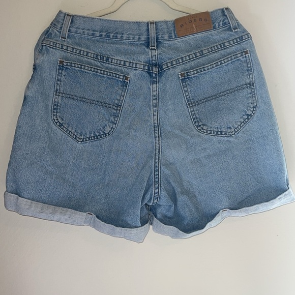 Vintage 90s High-Waisted Cuffed Light Wash Denim Shorts - Picture 3 of 4